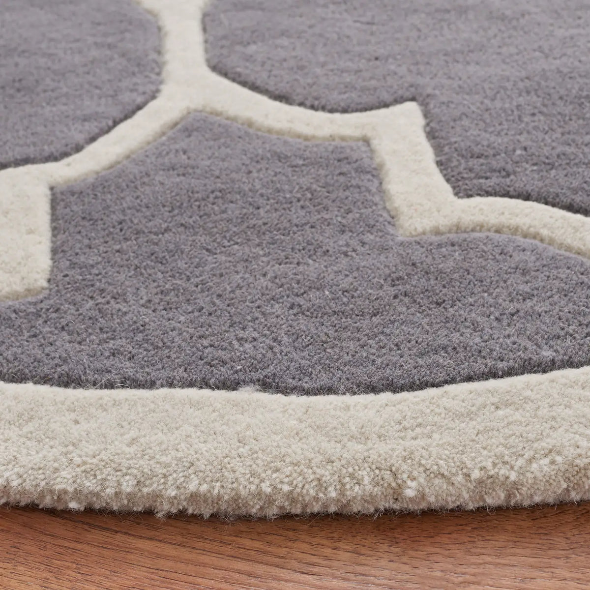 Safavieh Chatham 5'-0" x 5'-0" Rug in Dark Grey / Ivory