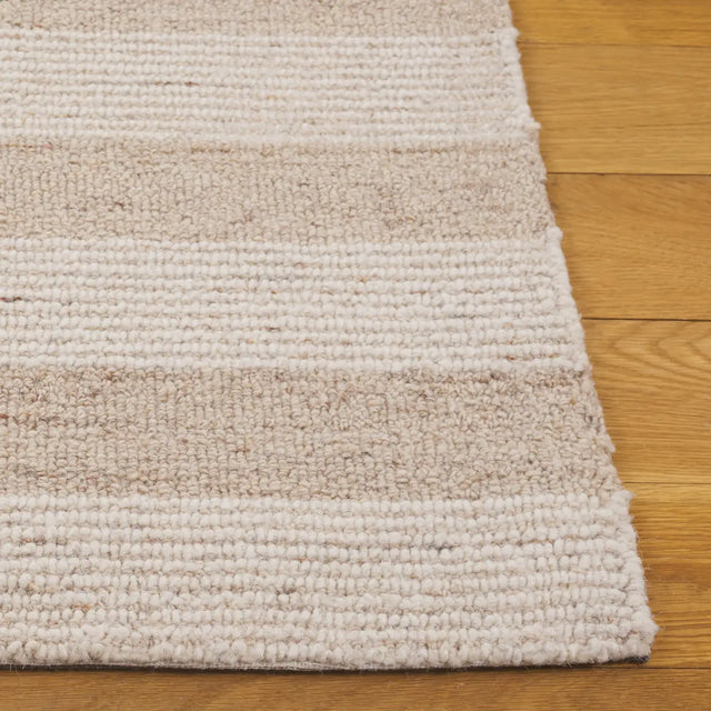 Safavieh Pine 4'-0" x 6'-0" Rug in Beige / Ivory