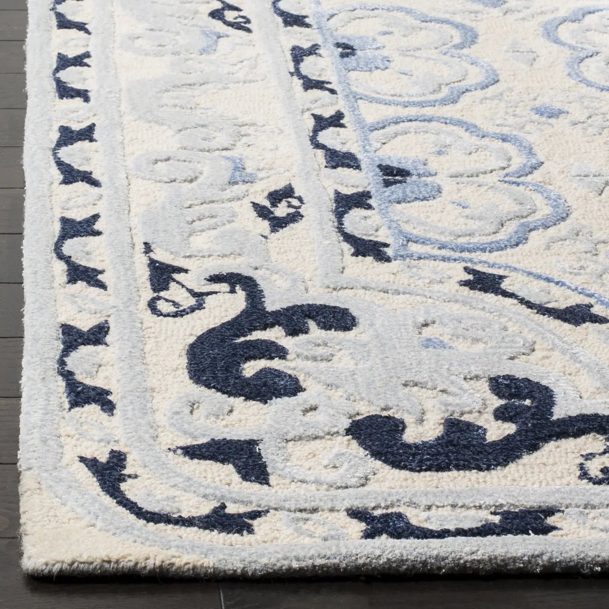Safavieh Bella 6'-0" x 9'-0" Rug in Ivory / Blue