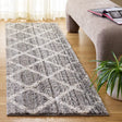 Safavieh Everett Shag 2'-3" x 8'-0" Rug in Grey / Ivory