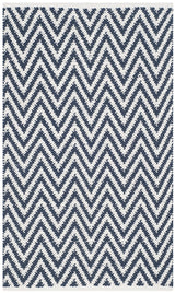 Safavieh Montauk 2'-6" x 4'-0" Rug in Navy / Ivory