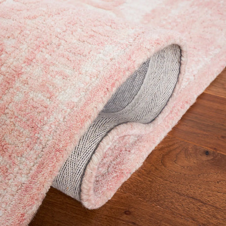 Safavieh Metro 4'-0" x 6'-0" Rug in Pink / Ivory