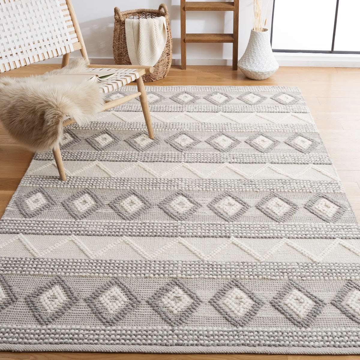 Safavieh Natura 4'-0" x 6'-0" Rug in Ivory / Grey