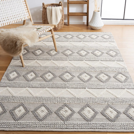 Safavieh Natura 4'-0" x 6'-0" Rug in Ivory / Grey