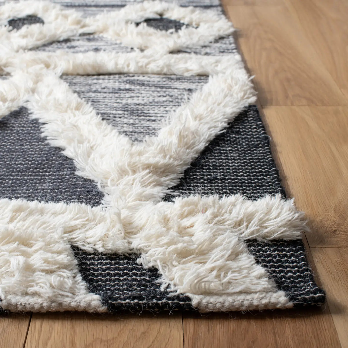 Safavieh Natura 4'-0" x 6'-0" Rug in Ivory / Black