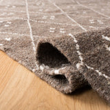 Safavieh Natural Kilim 5'-0" x 8'-0" Rug in Brown / Ivory