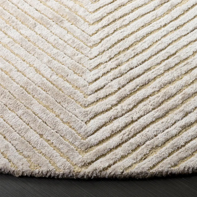 Safavieh Glamour 6'-0" x 6'-0" Rug in Beige