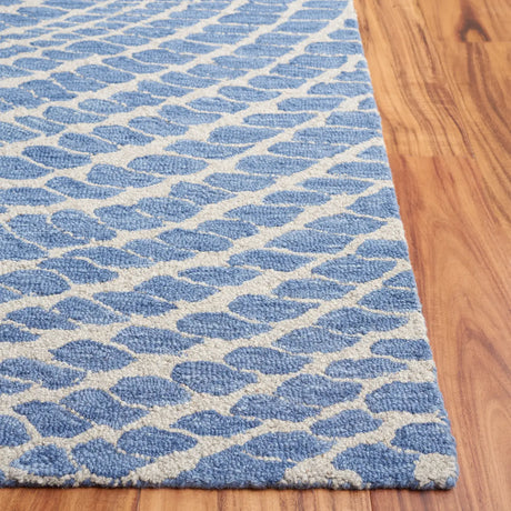 Safavieh Ebony 4'-0" x 6'-0" Rug in Blue / Ivory