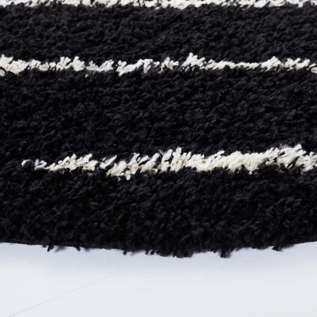 Safavieh Venus Shag 600 6'-7" x 6'-7" Rug in Black / Ivory