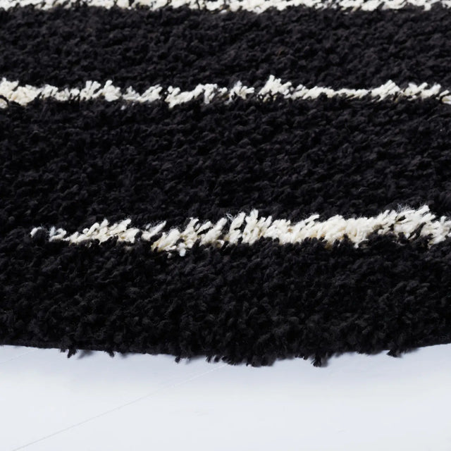 Safavieh Venus Shag 600 6'-7" x 6'-7" Rug in Black / Ivory