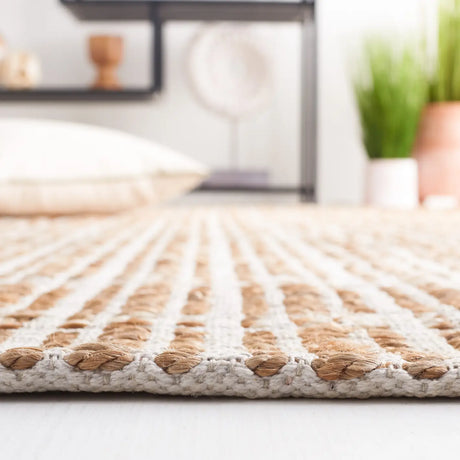 Safavieh Natural Fiber 4'-0" x 6'-0" Rug in Ivory / Natural