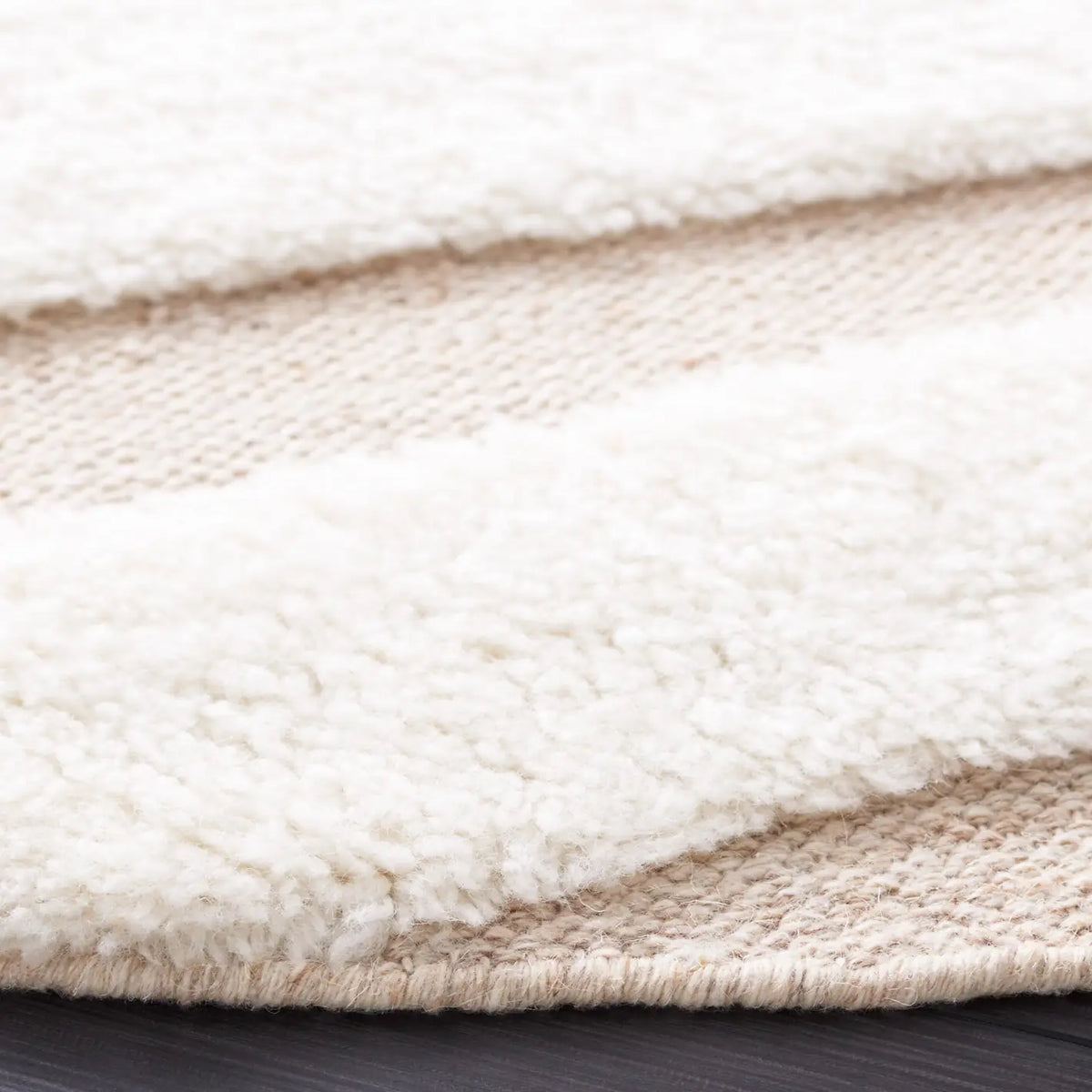 Safavieh Manhattan 6'-0" x 6'-0" Rug in Ivory / Beige