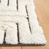 Safavieh Kenya 5'-0" x 8'-0" Rug in Ivory / Brown