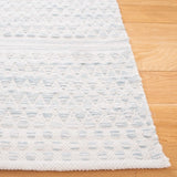 Safavieh Kilim 4'-0" x 6'-0" Rug in Ivory / Light Blue