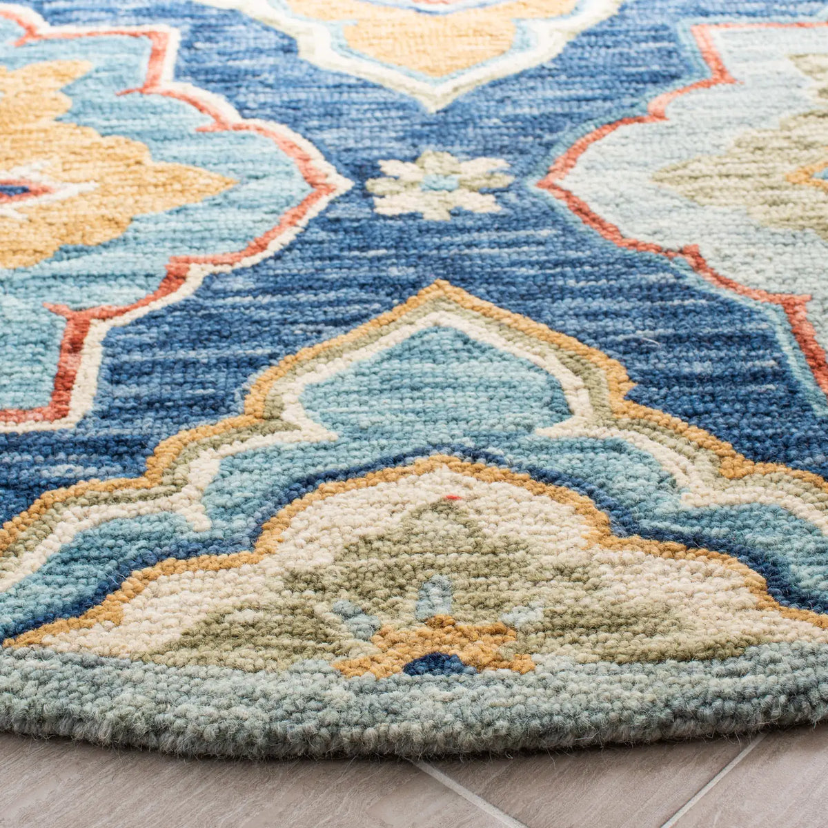 Safavieh Suzani 6'-0" x 6'-0" Rug in Navy / Green