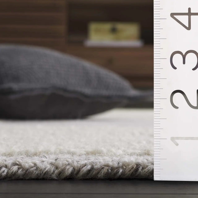 Safavieh Abstract 4'-0" x 6'-0" Rug in Grey / Ivory