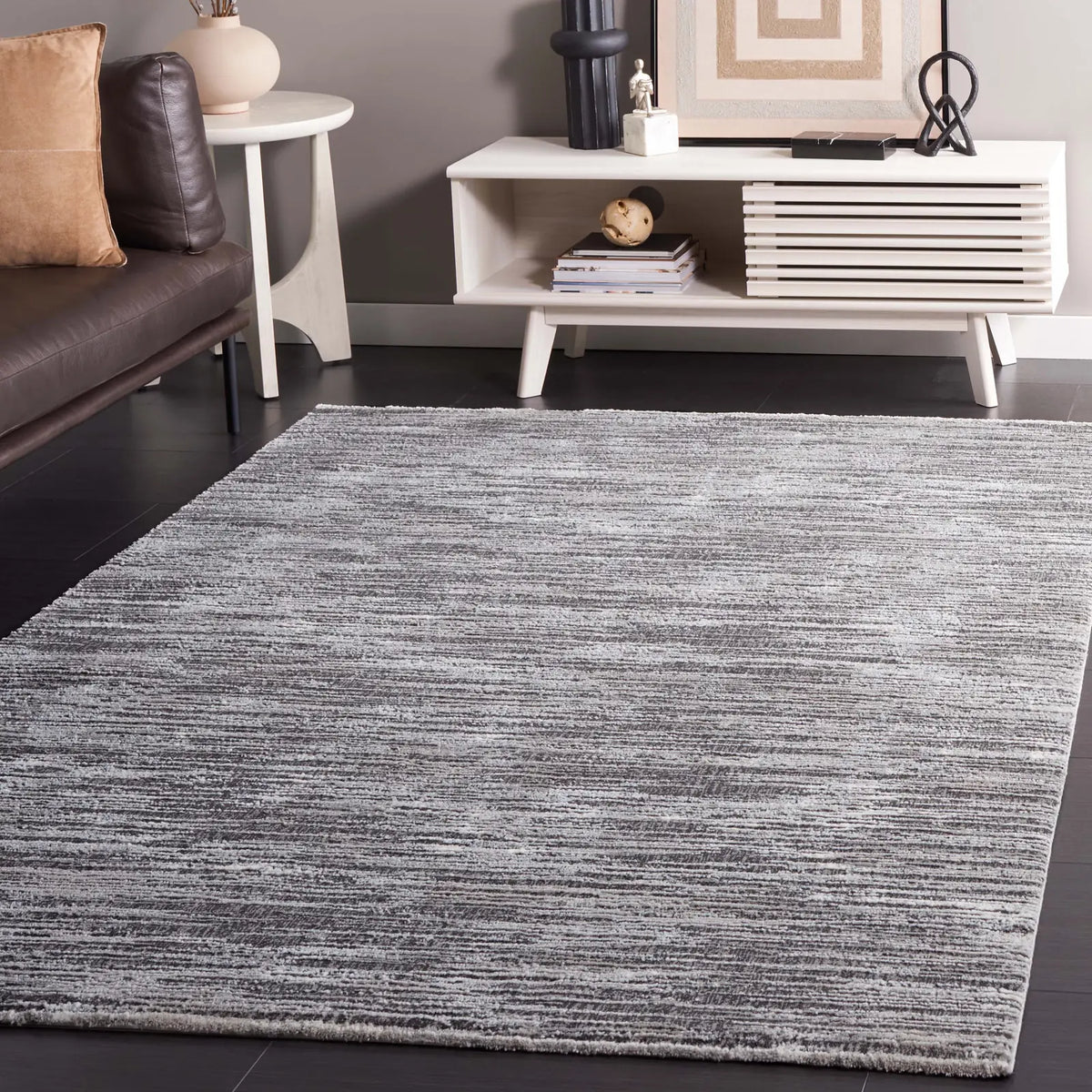 Safavieh Revive 4'-0" x 6'-0" Rug in Grey