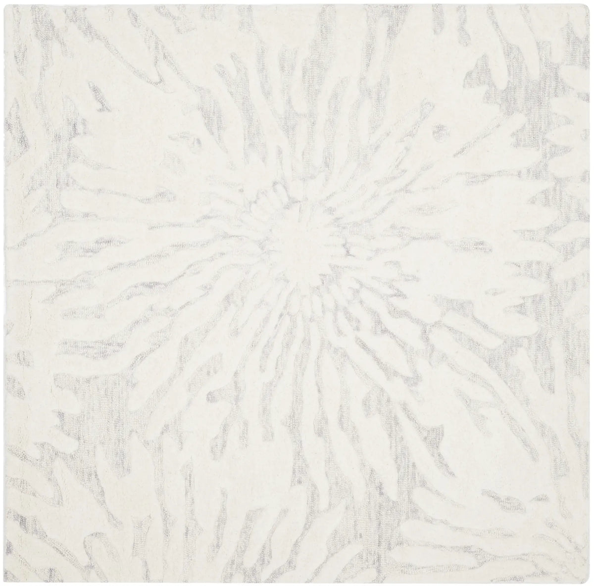 Safavieh Bella 5'-0" x 5'-0" Rug in Silver / Ivory