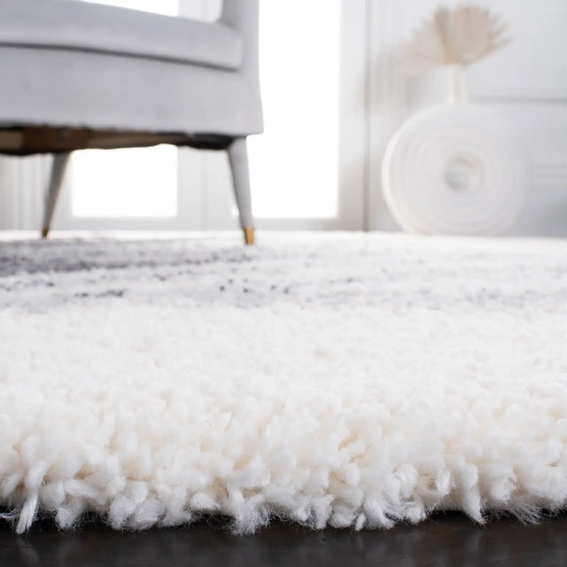 Safavieh Fontana Shag  800 4'-0" x 6'-0" Rug in Grey / Ivory