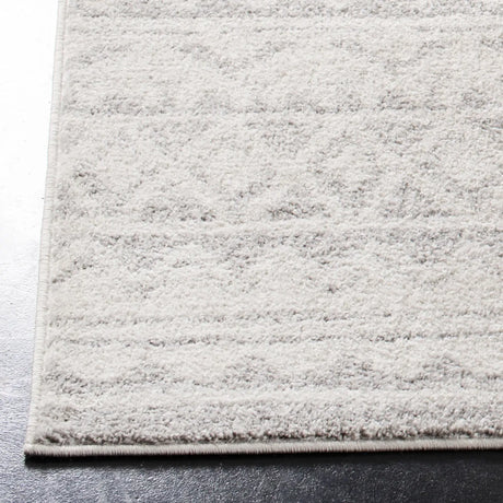 Safavieh Adirondack 4'-0" x 6'-0" Rug in Ivory / Grey