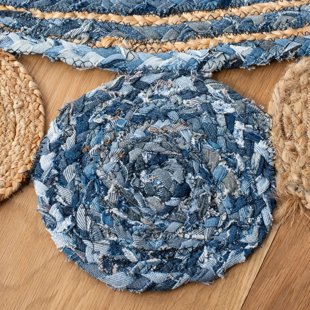 Safavieh Cape Cod 5'-0" x 5'-0" Rug in Blue / Beige