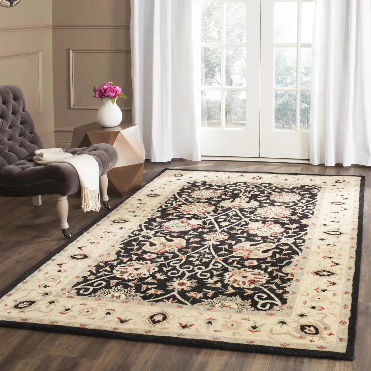 Safavieh Antiquity 4'-0" x 6'-0" Rug in Black