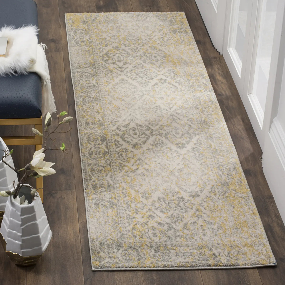 Safavieh Evoke 2'-2" x 7'-0" Rug in Ivory / Grey