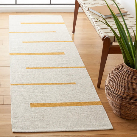Safavieh Montauk 2'-3" x 8'-0" Rug in Ivory / Gold