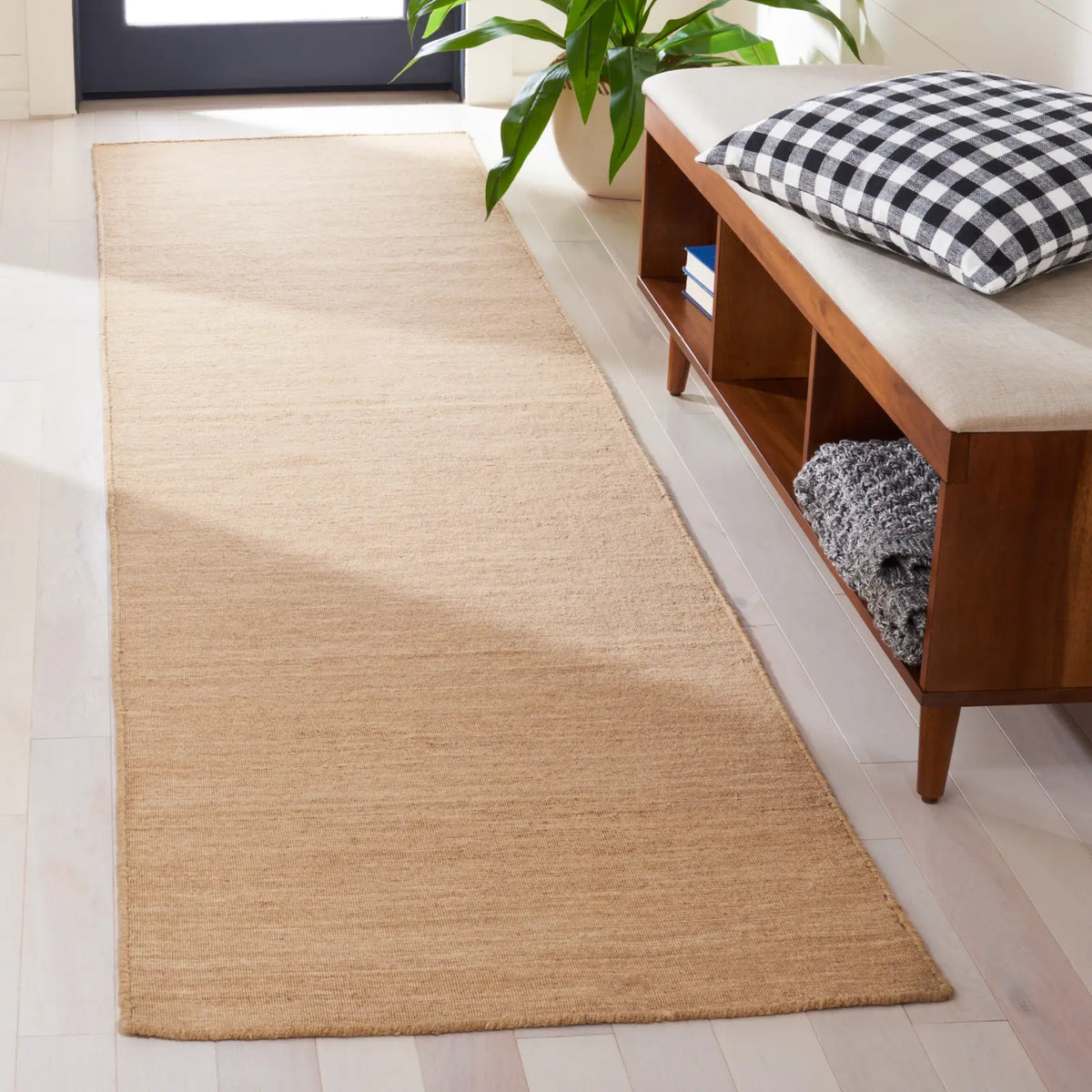 Safavieh Kilim 2'-3" x 9'-0" Rug in Beige