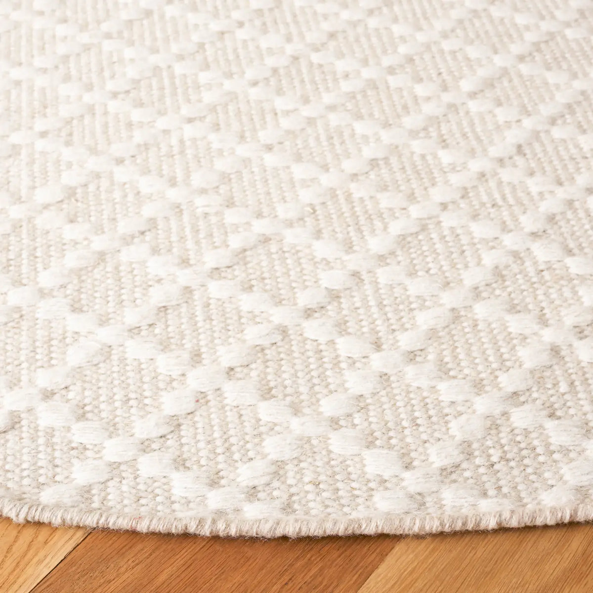 Safavieh Vermont 6'-0" x 6'-0" Rug in Beige / Ivory