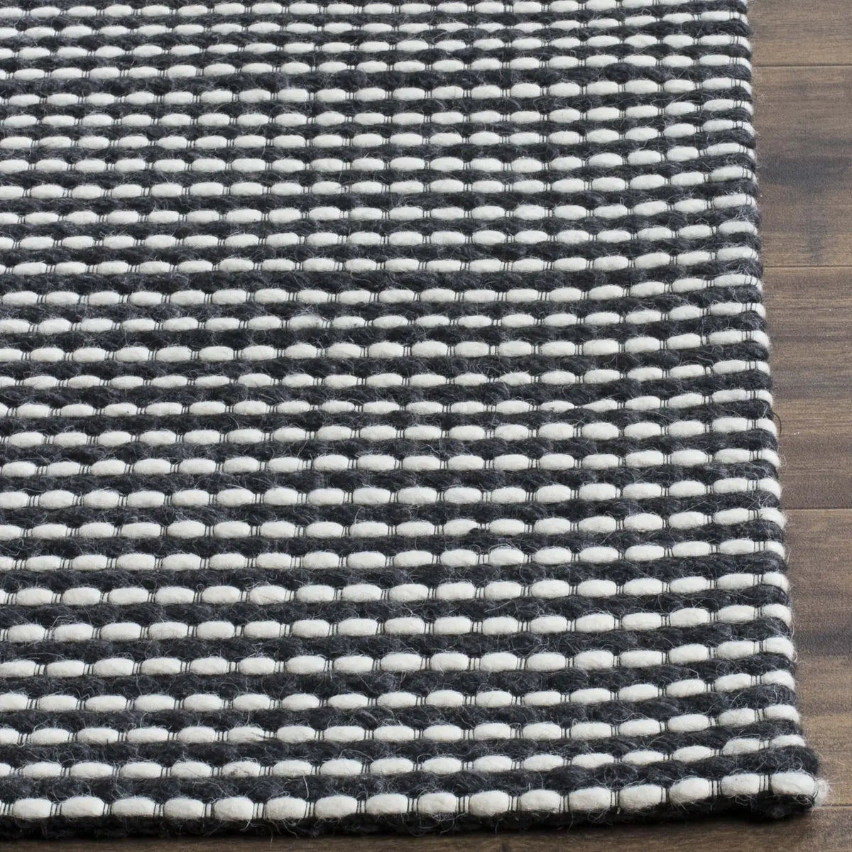Safavieh Natura 4'-0" x 6'-0" Rug in Ivory / Black