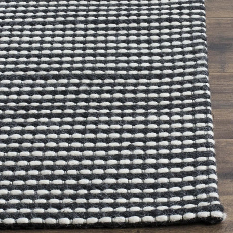 Safavieh Natura 4'-0" x 6'-0" Rug in Ivory / Black