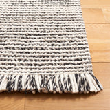 Safavieh Natura 4'-0" x 6'-0" Rug in Black / Ivory