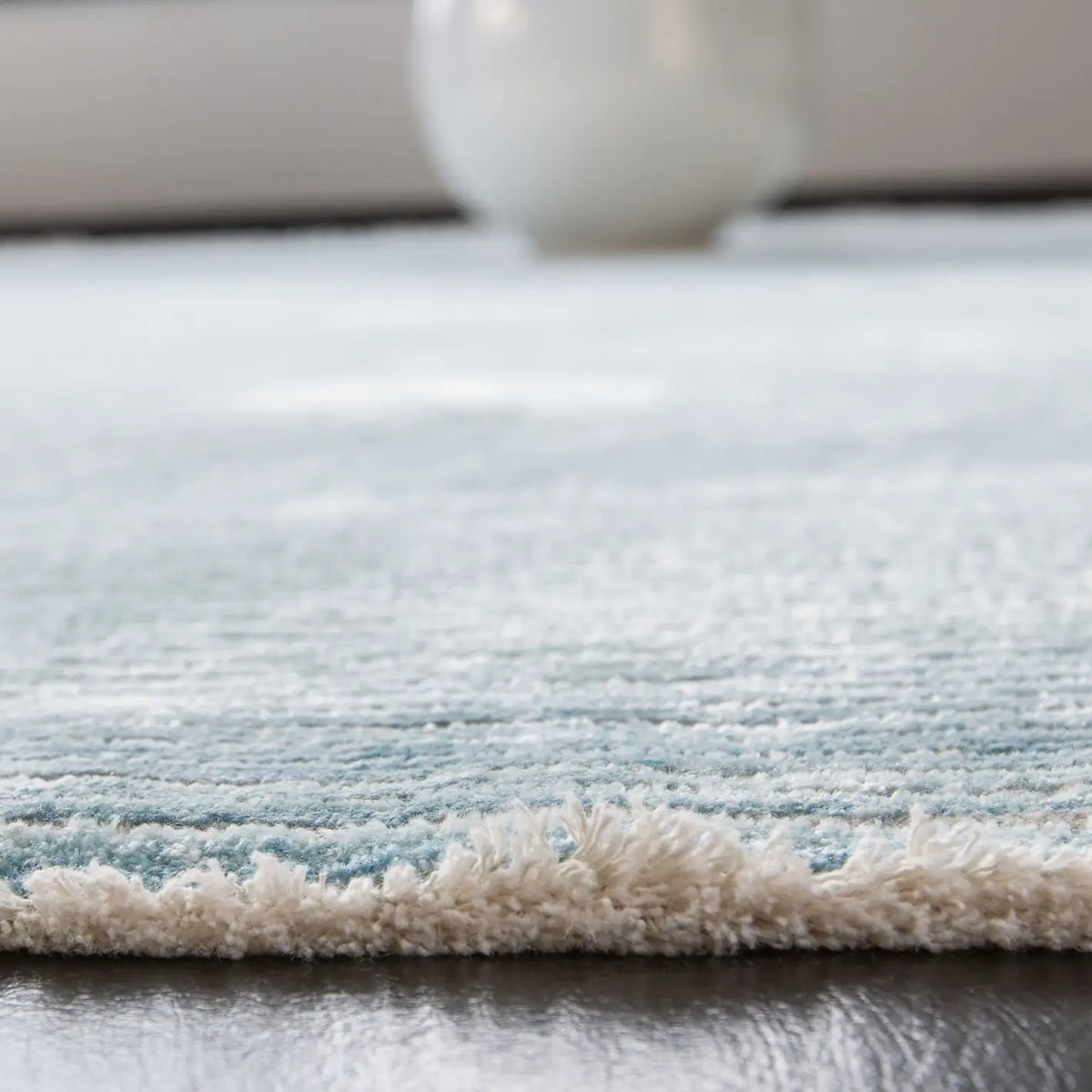 Safavieh Dream 500 4'-0" x 6'-0" Rug in Turquoise / Grey