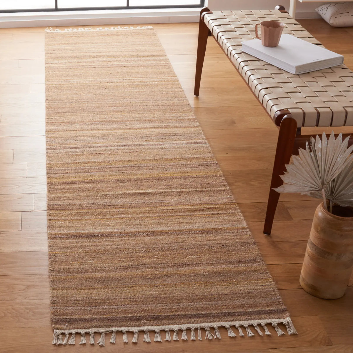 Safavieh Kilim 2'-3" x 9'-0" Rug in Beige / Yellow