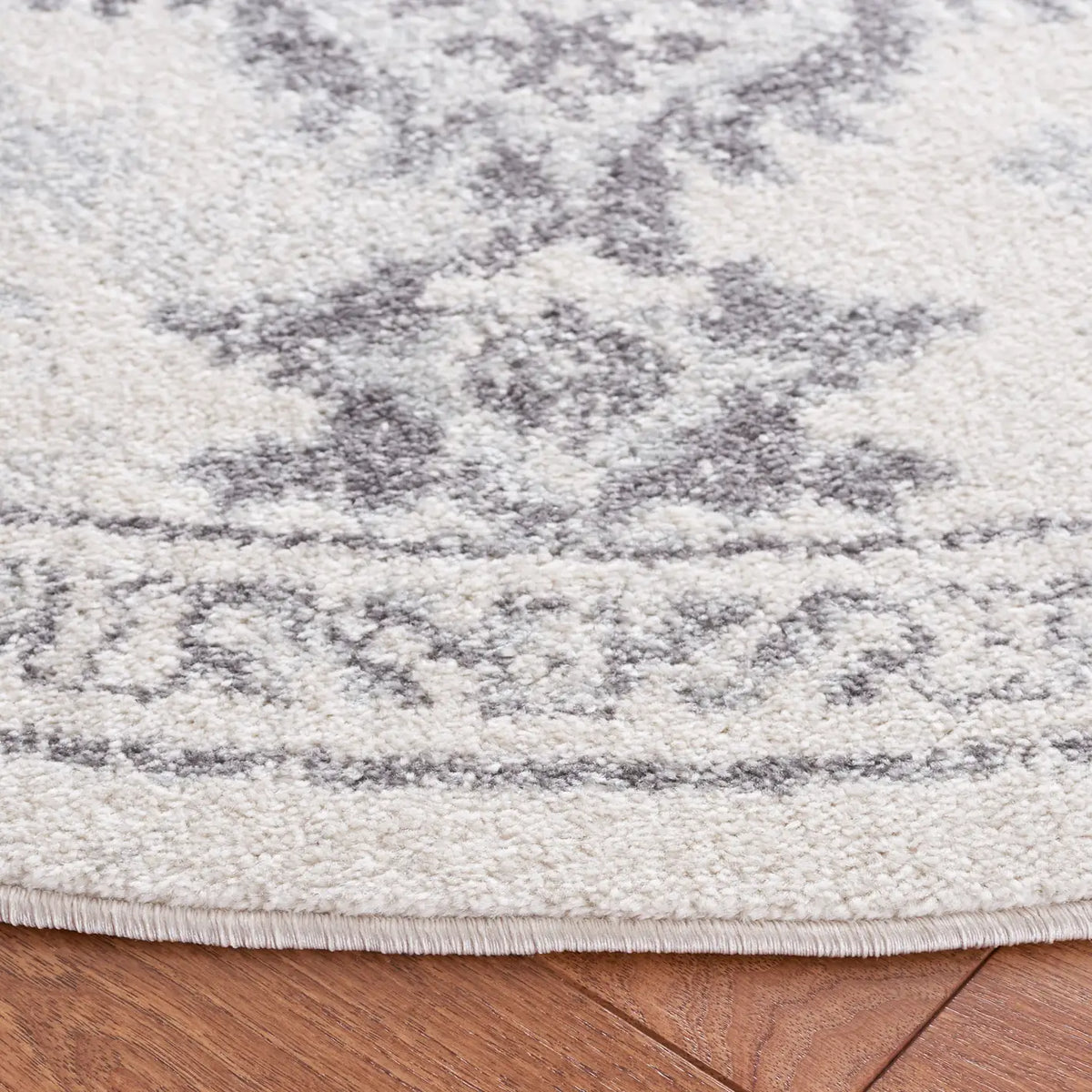 Safavieh Tulum 6'-7" x 6'-7" Rug in Ivory / Grey