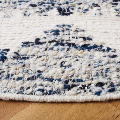 Safavieh Manhattan 6'-0" x 6'-0" Rug in Ivory / Blue