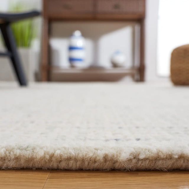 Safavieh Abstract 4'-0" x 6'-0" Rug in Ivory / Light Grey