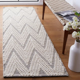 Safavieh Natura 2'-3" x 8'-0" Rug in Ivory / Black