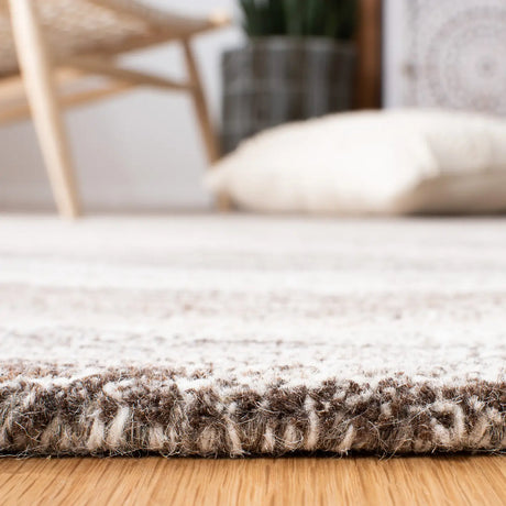 Safavieh Metro 4'-0" x 6'-0" Rug in Ivory / Brown