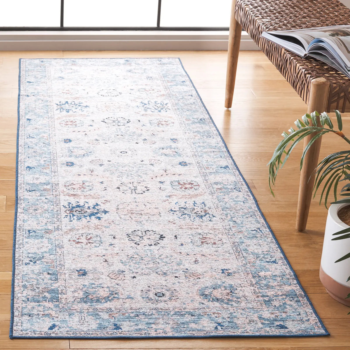 Safavieh Arizona 2'-6" x 8'-0" Rug in Blue / Beige
