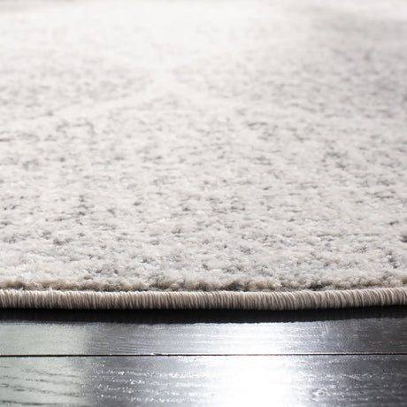 Safavieh Madison 5'-3" x 5'-3" Rug in Ivory / Silver