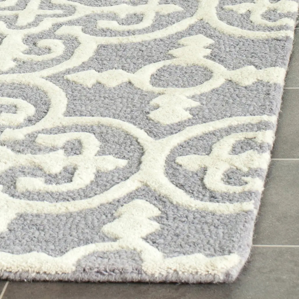 Safavieh Cambridge 2'-6" x 10'-0" Rug in Silver / Ivory
