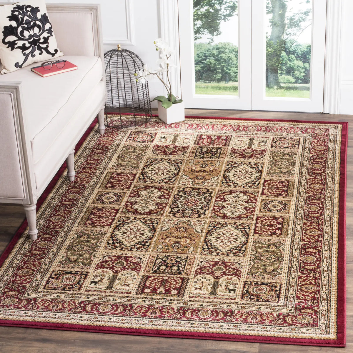 Safavieh Lyndhurst 4'-0" x 6'-0" Rug in Multi / Red