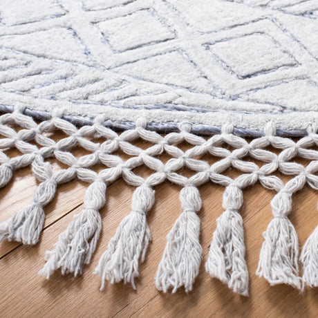 Safavieh Casablanca 7'-0" x 7'-0" Rug in Ivory / Blue