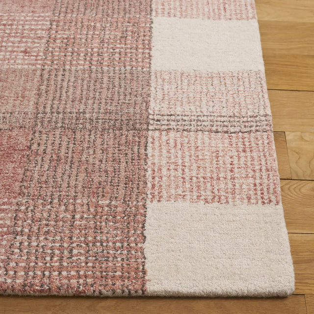 Safavieh Genre 4'-0" x 6'-0" Rug in Ivory / Red