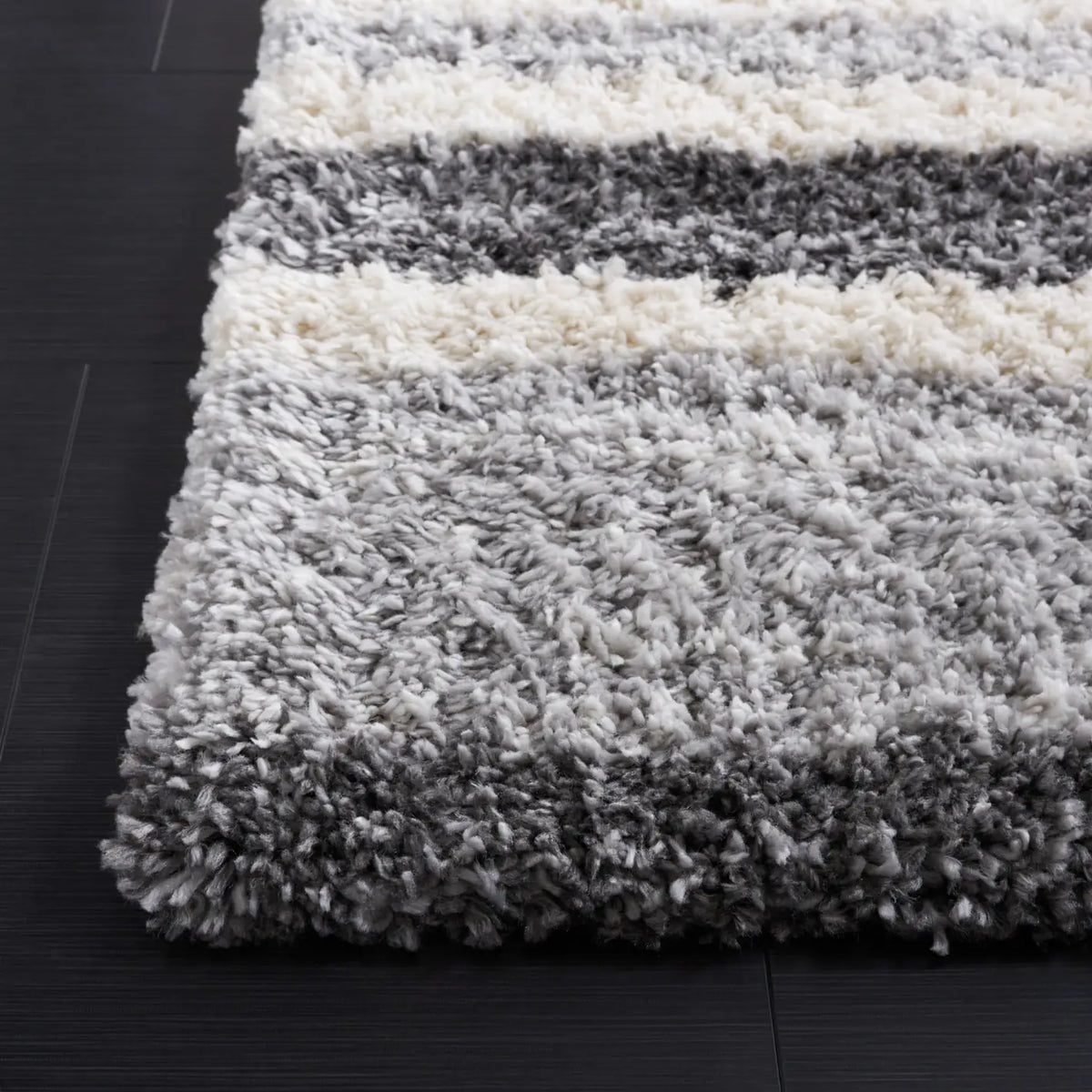 Safavieh Fontana Shag  800 4'-0" x 6'-0" Rug in Ivory / Grey