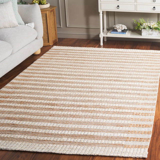 Safavieh Natural Fiber 4'-0" x 6'-0" Rug in Natural / Ivory