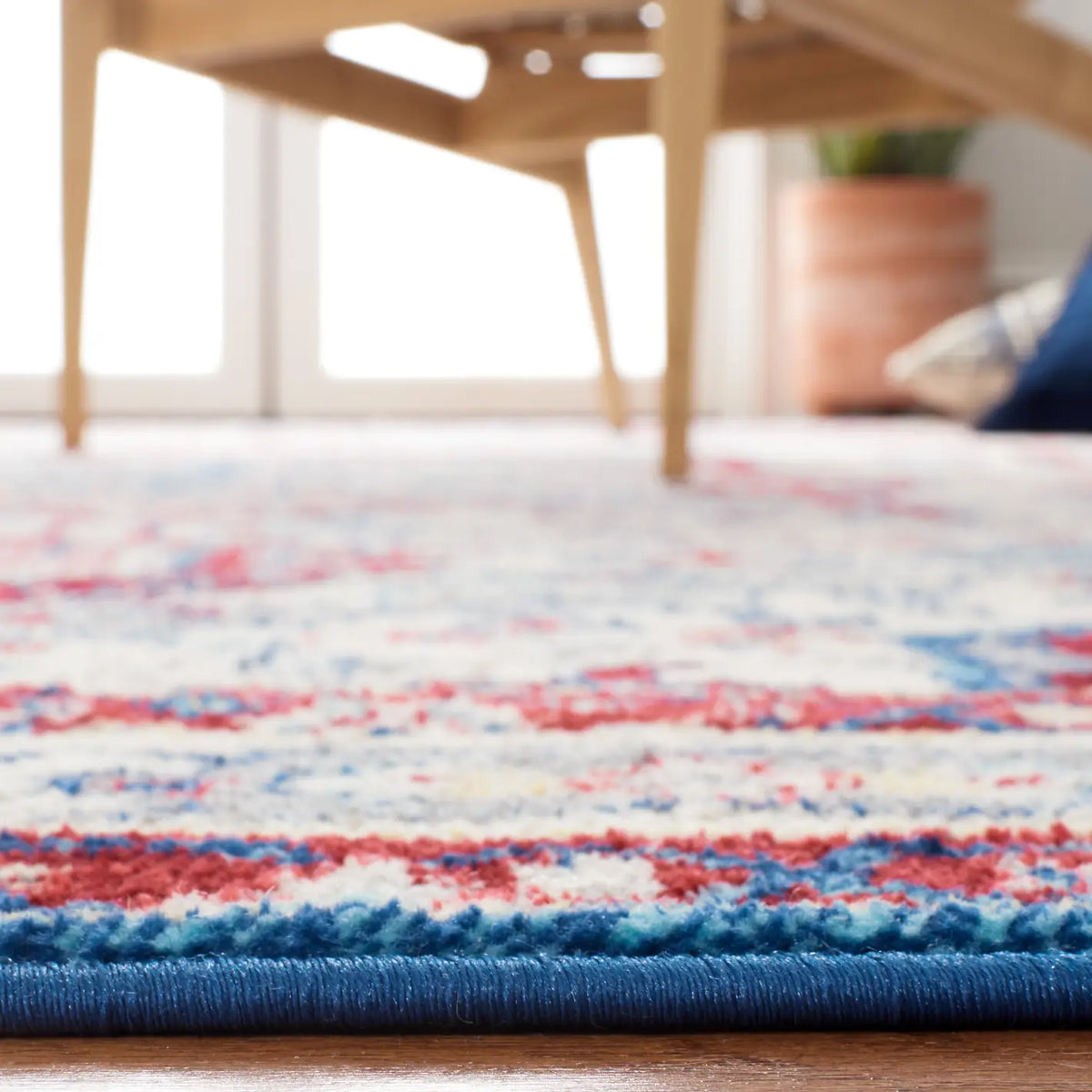 Safavieh Brentwood 4'-0" x 6'-0" Rug in Ivory / Red
