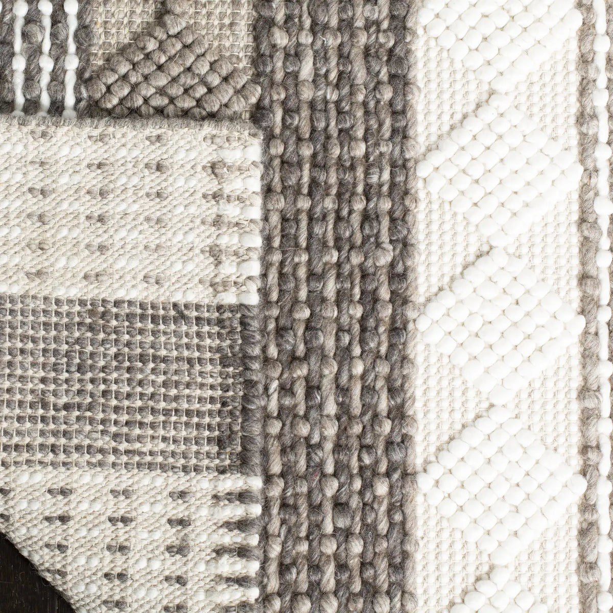 Safavieh Natura 5'-0" x 8'-0" Rug in Grey / Ivory
